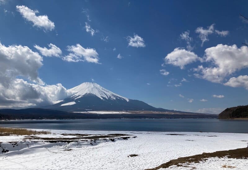山中湖交流プラザ　村の未来創造モニュメントからみる富士山
