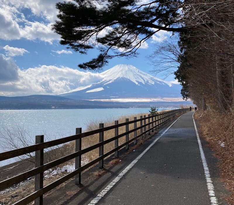 富士吉田山中湖自転車導線　長池神社付近から見る富士山
