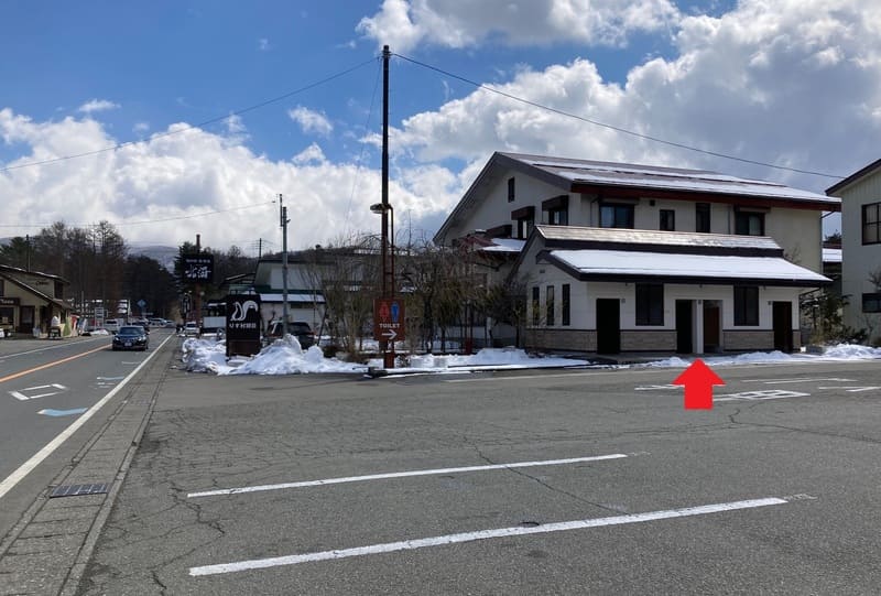お土産専門店鶴塚の駐車場わきにあるトイレ