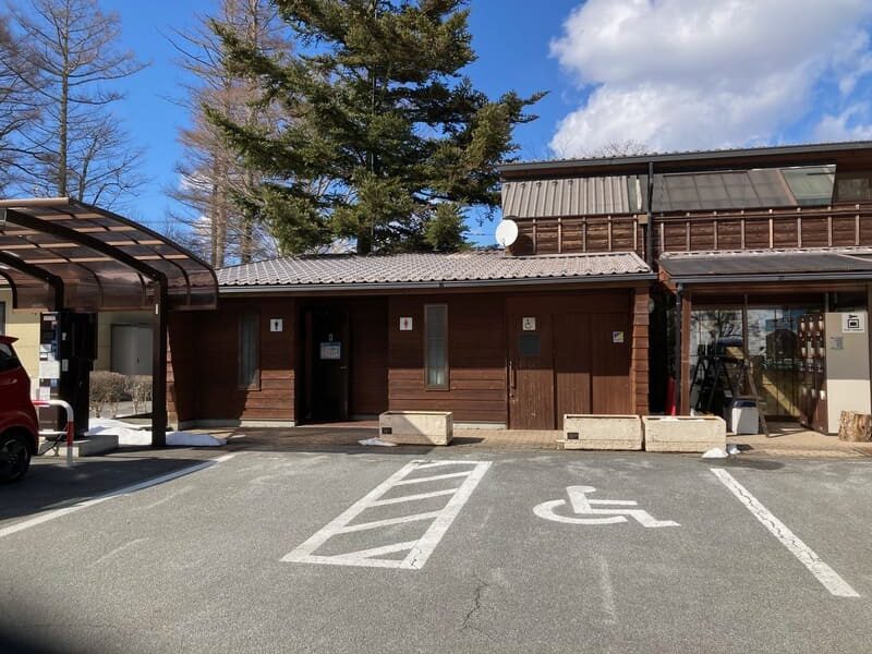 山中湖観光協会案内所の裏手にある公衆トレイ