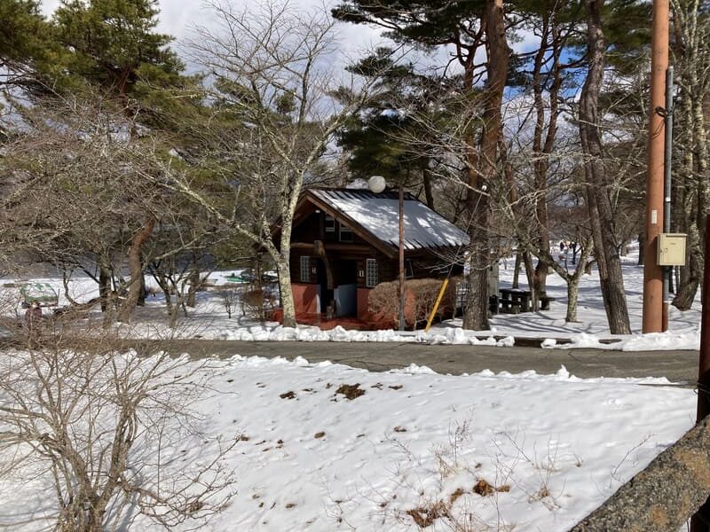 ファーストポリス山中湖の正面の公衆トイレ