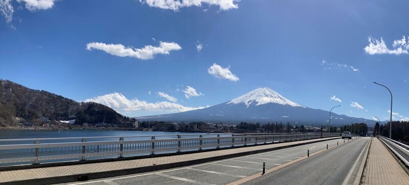河口湖大橋からみる富士山