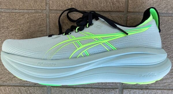 アシックス ゲルニンバス２８のソールの写真
